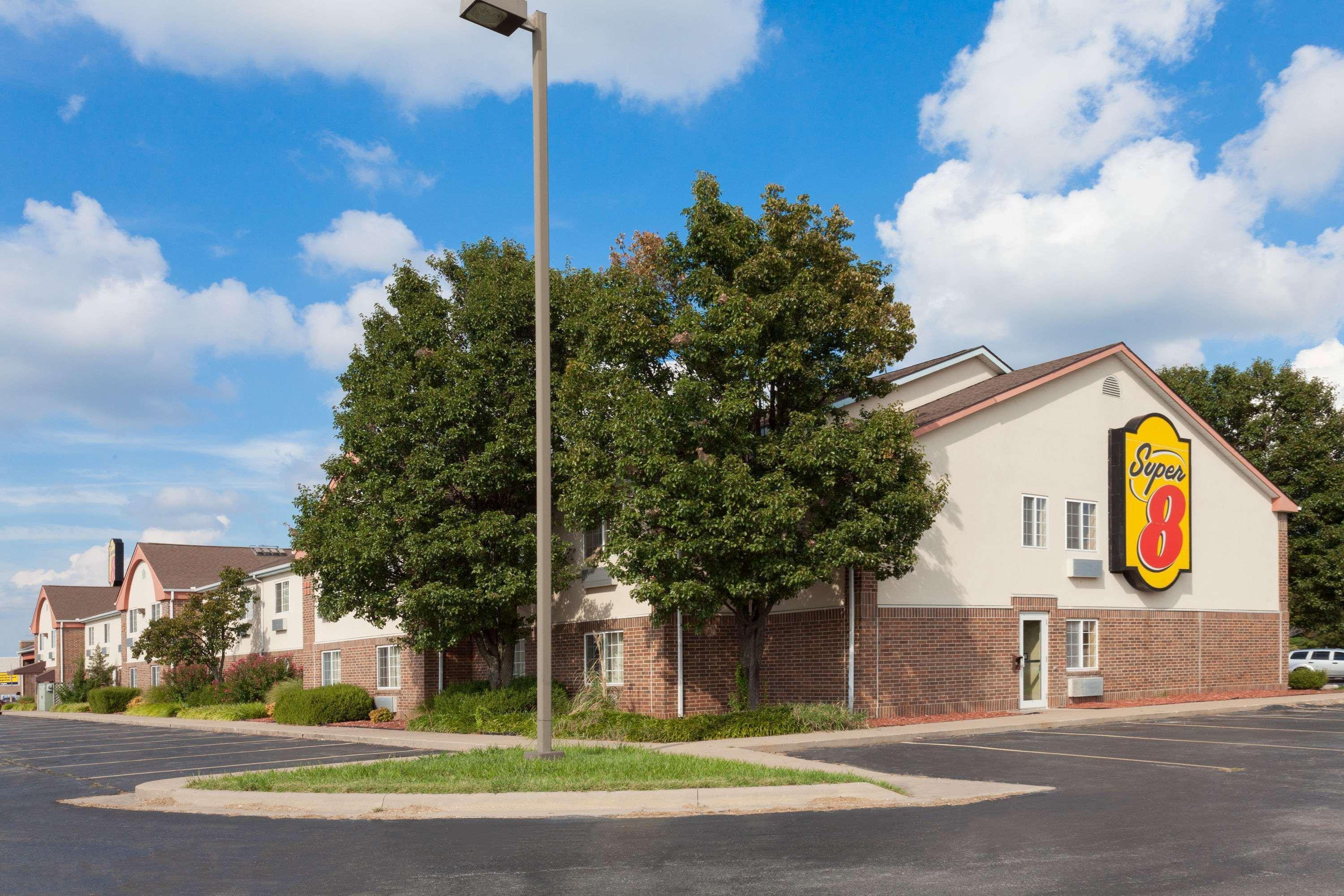 Super 8 By Wyndham Carthage Exterior foto