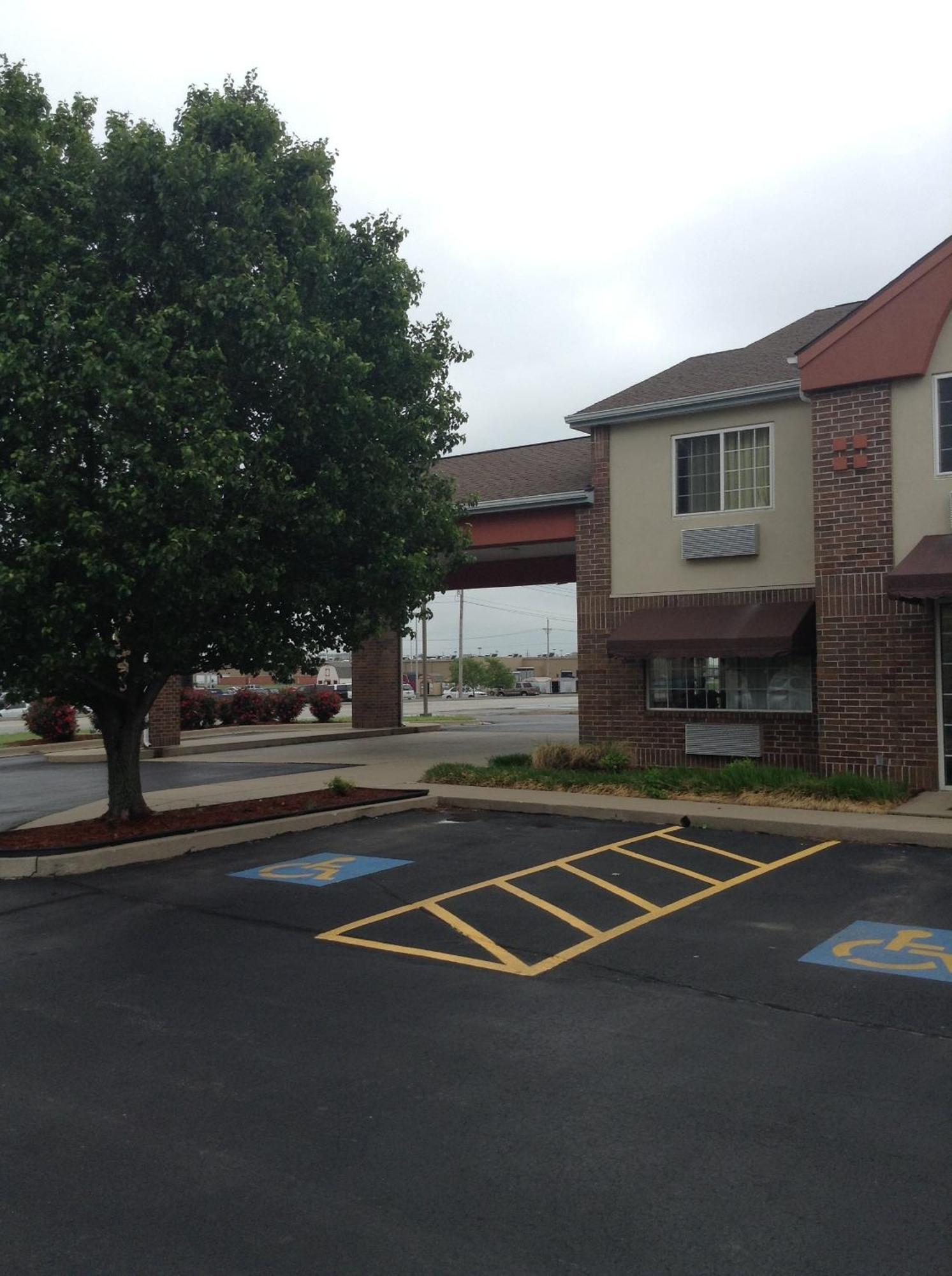 Super 8 By Wyndham Carthage Exterior foto